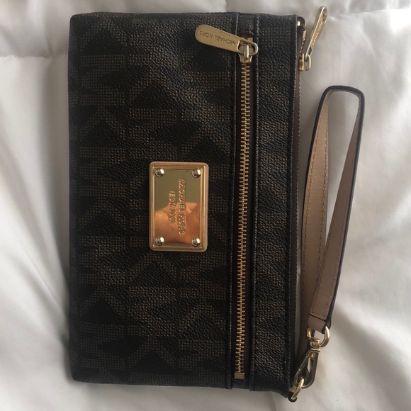 MICHAEL KORS wristlet - Picture 1 of 2